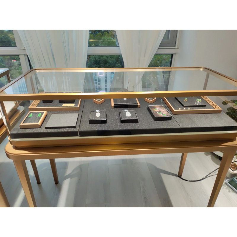 Espositore per Gioielli Person - Furniture Lighting & Decor Magazine recensione e prezzo