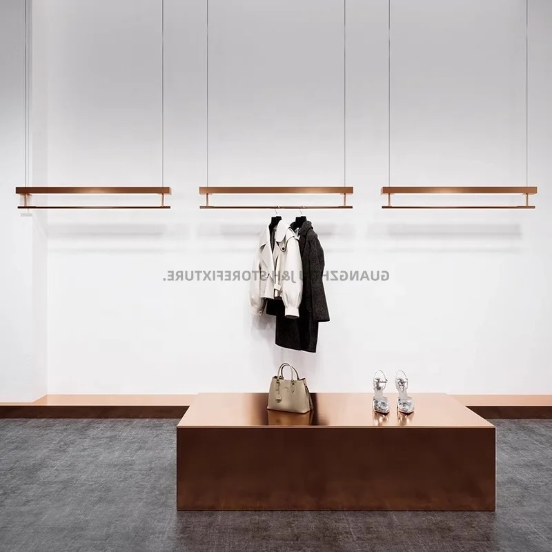 Nuovo Espositore per Abbigliam - Furniture Lighting & Decor Magazine recensione e prezzo